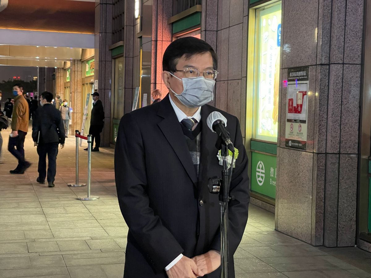 ▲交通部長王國材今（2）晚表示，雙鐵在研擬賠償方案，經計算後會由律師正式提出求償。（圖／記者王敏旭攝，2022.04.02）