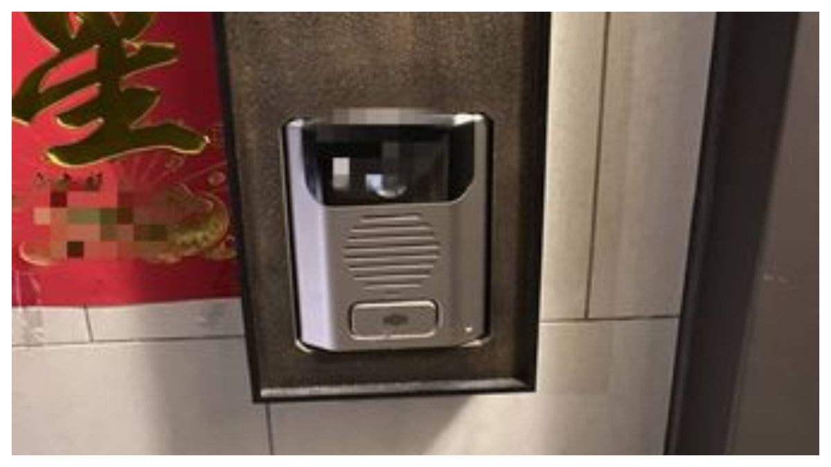 ▲警方上門時，陳母已氣絕多時，倒臥血泊當中。（圖／翻攝畫面）