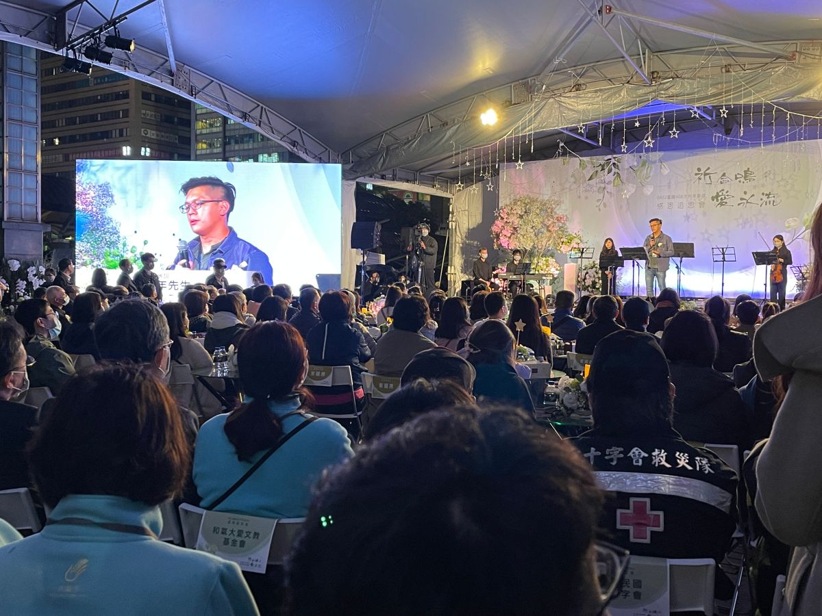 ▲太魯閣號事故1周年，今（2）晚在台北火車站前舉辦追思會。（圖／記者王敏旭攝，2022.04.02）