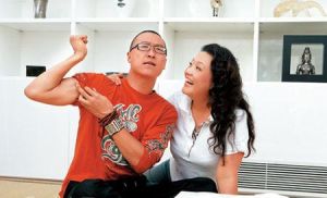 張蘭 ▲張蘭(右)和田益賓相處20多年,感情穩定。(圖/翻攝微博)