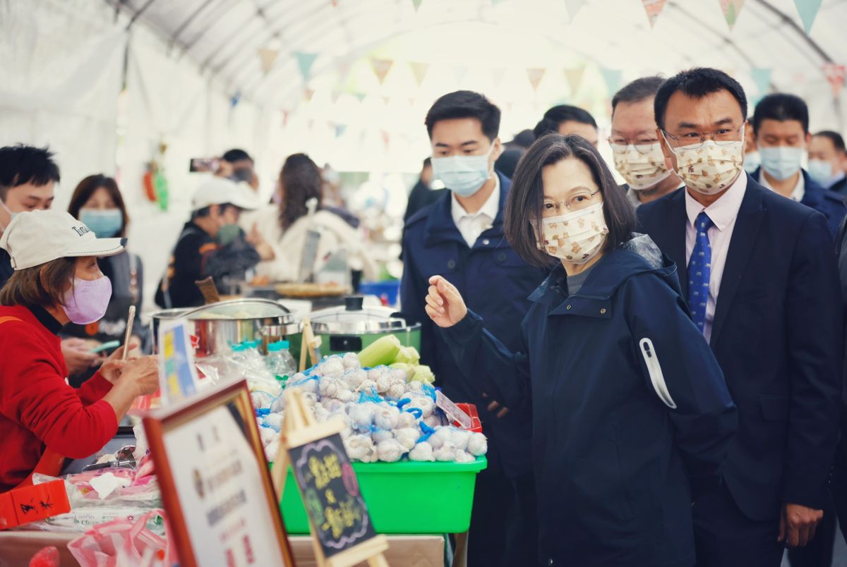 ▲總統蔡英文今（3）日早上親訪「城南有意思」生活節。（圖／文總提供）
