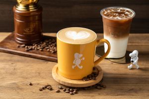 盤點連假「速食、手搖飲優惠」!星巴克全品項第二杯半價 ▲cama café連假「春日啡花會員限定優惠」,大杯拿鐵第二杯七折。(圖/cama café提供)