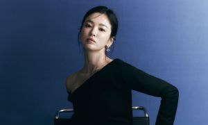 宋慧喬 ▲宋慧喬拍廣告大秀香肩、鎖骨。(圖/翻攝宋慧喬IG)