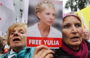 ▲烏克蘭首位女總理尤莉亞‧提摩申科（Yulia Tymoshenko）商業上有「天然氣公主」之稱，政治上則有「烏克蘭鐵娘子」的綽號。烏克蘭總統大選。（圖／美聯社）