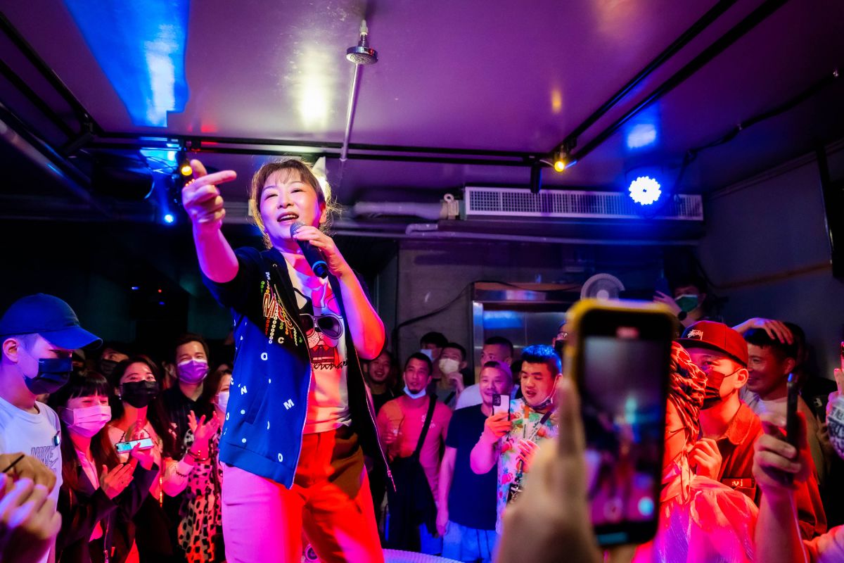 ▲張秀卿第一次到同志夜店擔任評審。（圖／Locker Room提供）