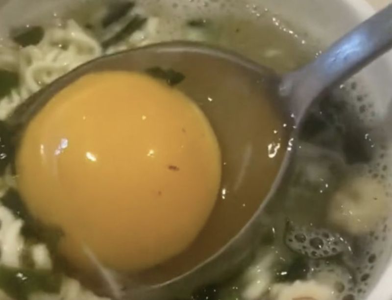 碗裝泡麵加蛋都失敗?「神級吃法」被抖出 老饕著迷吃爆