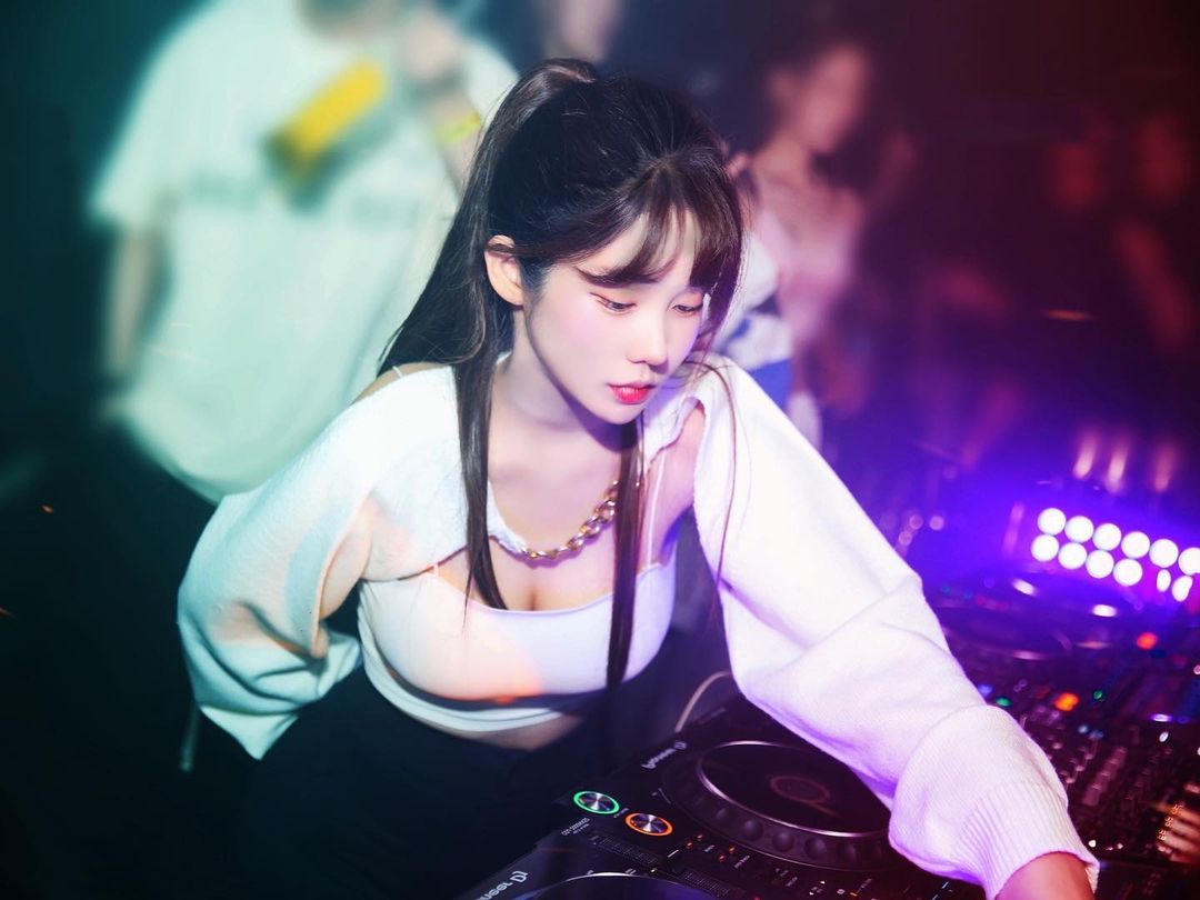 ▲DJ GG台上火辣性感、台下清純可愛。（圖／DJ GG IG）