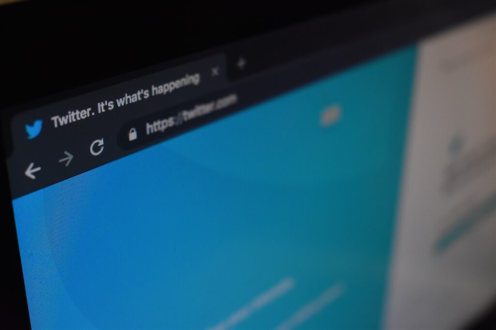 ▲美國電動車大廠特斯拉執行長馬斯克購入近7350萬股推特（Twitter）股票，推特股價在開盤前聞訊狂漲超過25%。（圖／取自Unsplash圖庫）