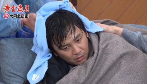 ▲張書偉在劇裡遇到寒流暴雨。（圖／民視提供）