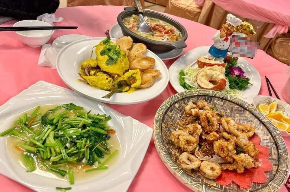 ▲原PO一家人到漁港餐廳吃飯，沒想到4菜一湯就要價6千元。（圖／翻攝《爆料公社》）