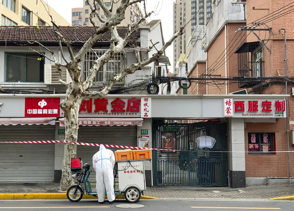 ▲上海封城嚴重打擊經濟，根據上海汽車銷售行業協會公布的最新數據，4月份整個上海所賣出的汽車銷量為零。（圖／美聯社／達志影像）