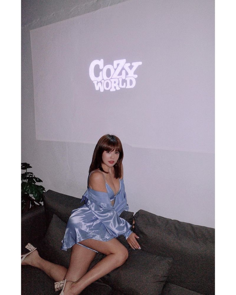 ▲▼壯壯在沙發擺拍。（圖／壯壯 • ZZ IG）