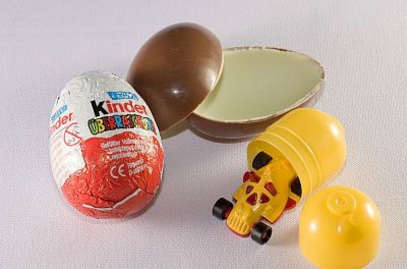 ▲義大利巧克力及糖果點心產品生產商費列羅集團（Ferrero）表示，已在歐洲數個國家回收巧克力產品健達奇趣蛋。（圖／翻攝自維基百科）