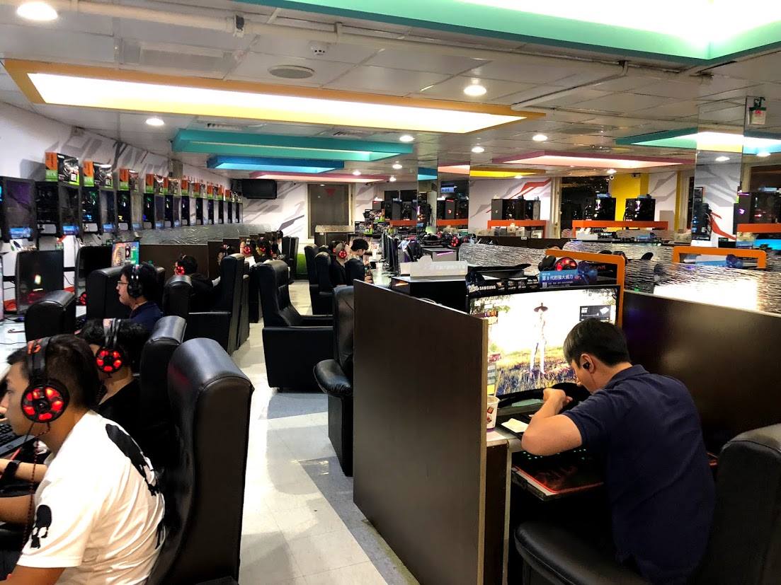 ▲你是否發現，時代變遷這麼多年，仍舊有網咖店家存在，甚至生意也是非常的好呢？（圖/麗華行電競旗艦館臉書）
