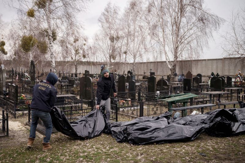 ▲歐洲聯盟國家對烏克蘭衝突的憤慨日增，特別是在布查屠殺事件傳出後，在協同一致動作下，48小時內已驅逐超過200名俄羅斯外交官和使館人員。（圖／美聯社／達志影像）