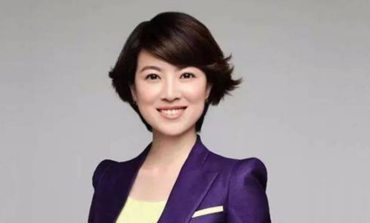 ▲遼寧台女主持人朱霞因開直播透露瀋陽市皇姑區疫情不容樂觀，提醒當地居民要小心防疫，卻落得遭到公司方面發聲明嚴厲批判且還被革職的下場。（圖／翻攝自微博）