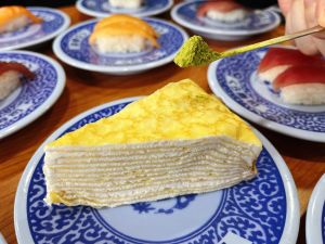 ▲隱藏吃法二：「北海道千層蛋糕＋粉末綠茶」。（圖／藏壽司提供）