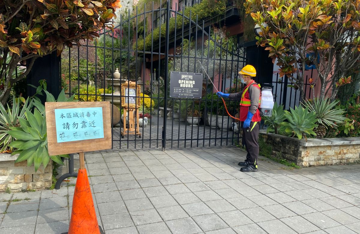 ▲台中知名墨西哥餐廳「冒煙的喬」，出現外縣市確診者足跡，環保局前往清消。（圖／台中市政府提供，2022.04.06）