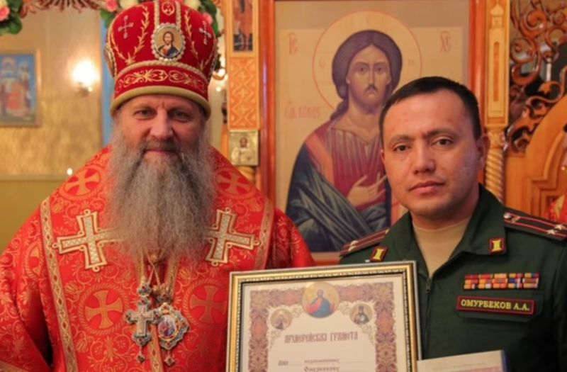 ▲奧莫爾別科夫在參與烏克蘭侵略戰爭前，曾在去年11月前往東正教教堂祈禱，還獲得了哈巴羅夫斯克（Khabarovsk）主教的祝福。（圖／翻攝自perthnow）