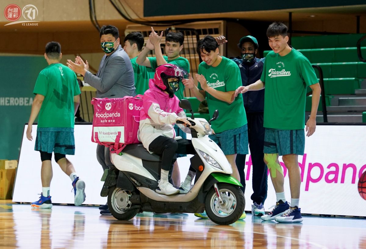 ▲台啤英熊外送比賽用球。（圖／T1提供）