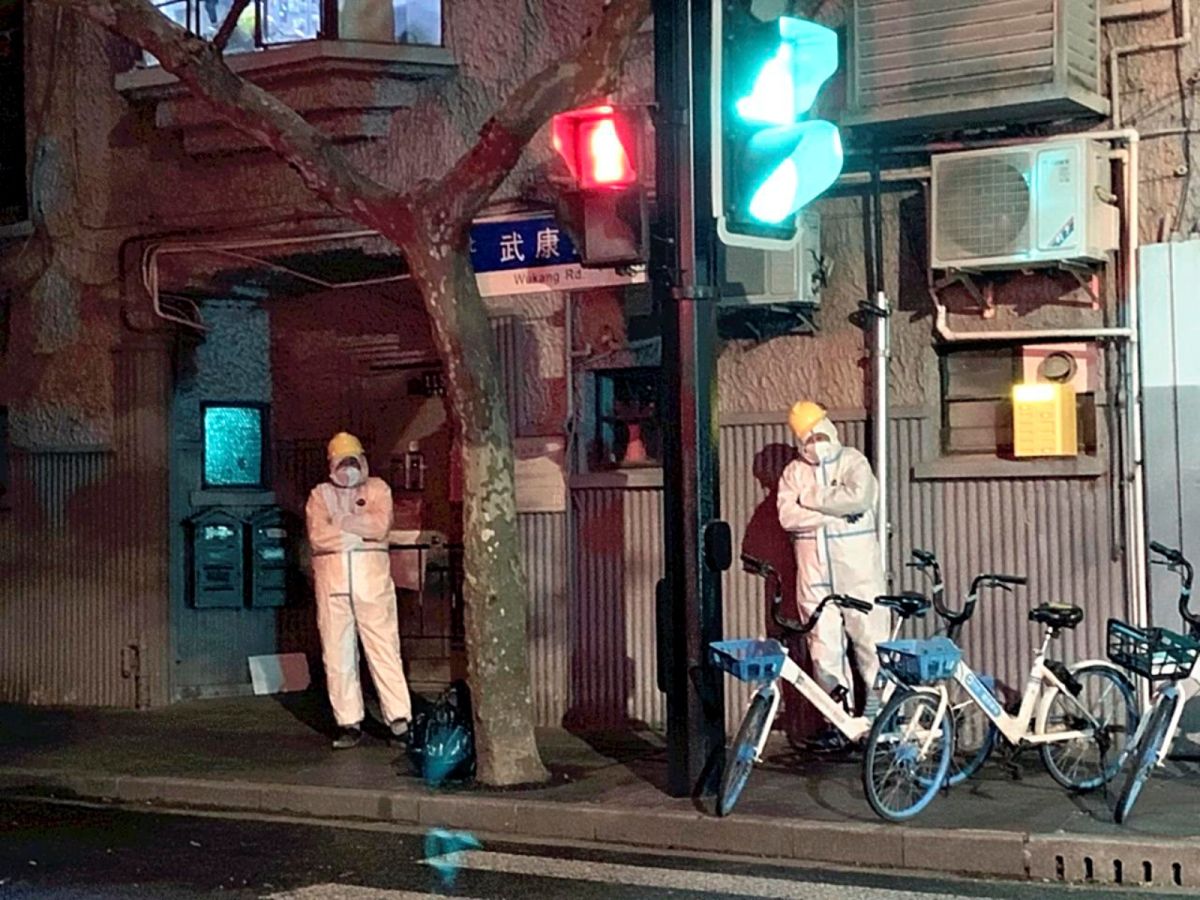 ▲結束全城核酸檢測後，上海6日進行新一輪分區核酸或抗原檢測，目前疫情仍然嚴峻。（圖／美聯社／達志影像）