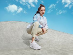 ▲Julia吳卓源詮釋adidas SUMMER ATTACK女款系列服飾，以拼接紮染展現夏季清爽的氛圍感。（圖／adidas提供）