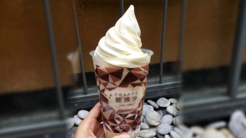 ▲全家超商近年積極經營霜淇淋、酷繽沙市場，還曾在2018年開賣「無敵霜沙」，超狂混搭成功刺激買氣。（圖／取自全家FamilyMart粉專）