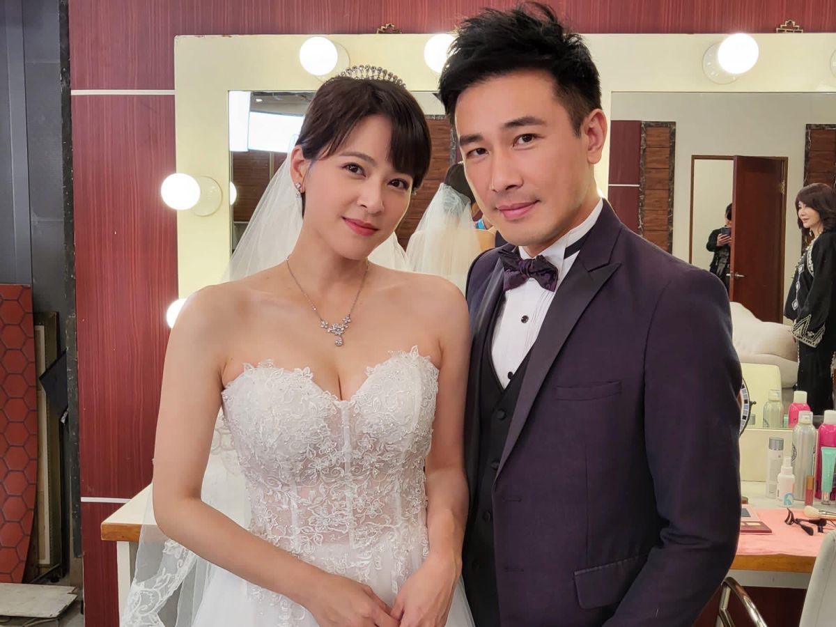 ▲蘇晏霈（左）、傅子純在《黃金歲月》結婚。（圖／民視）