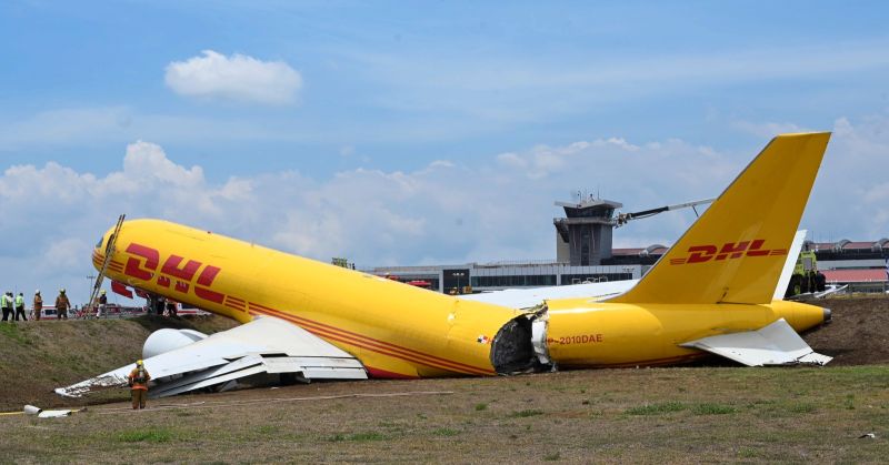 驚魂記！DHL波音貨機迫降哥斯大黎加　機身悚斷2截
