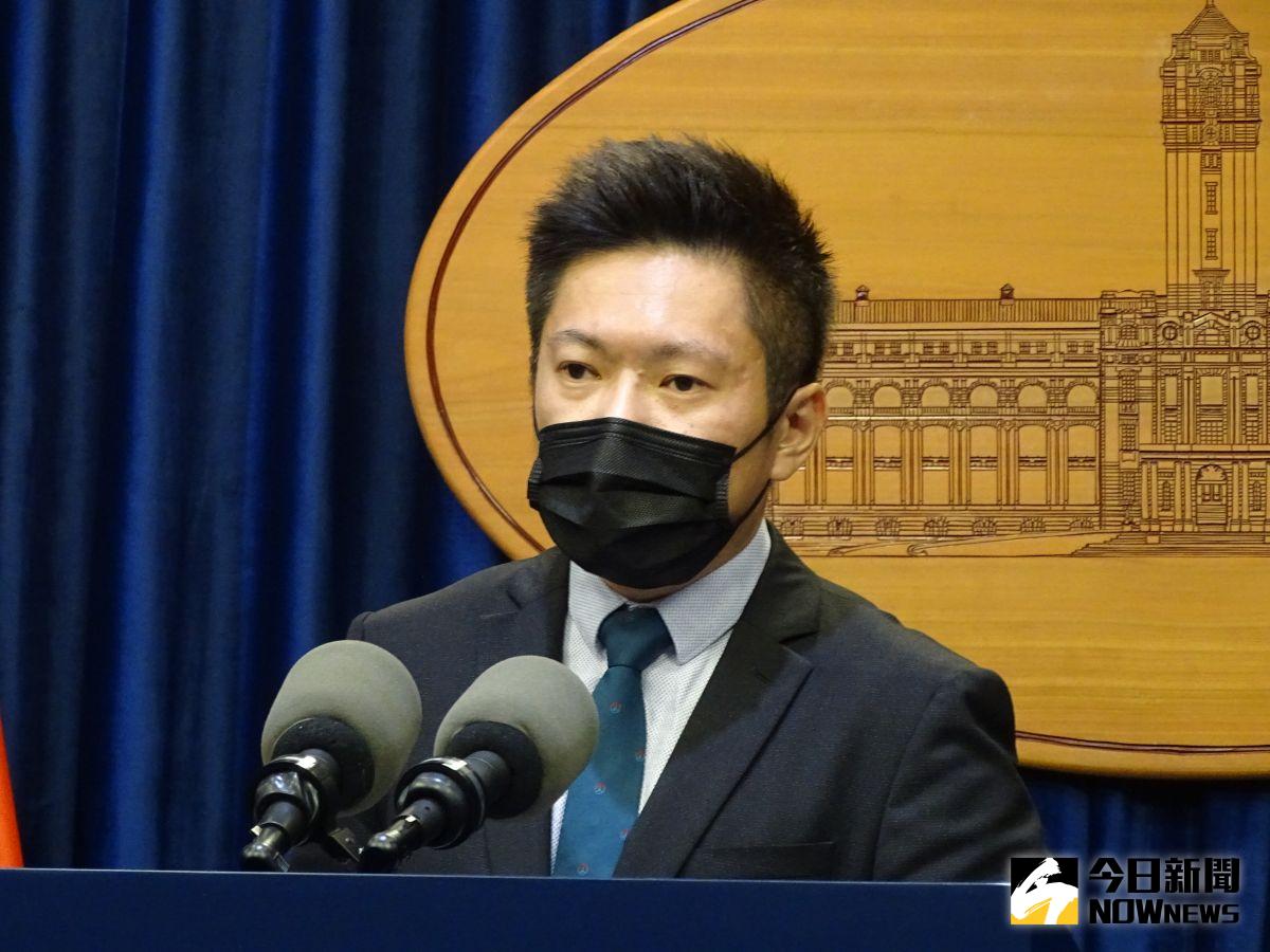 ▲總統府發言人張惇涵表示，蔡英文總統清明連假與家人用餐，其中一名家人今日確診，蔡英文自即日起於官邸隔離至14日。（記者呂炯昌攝，2022.04.08）