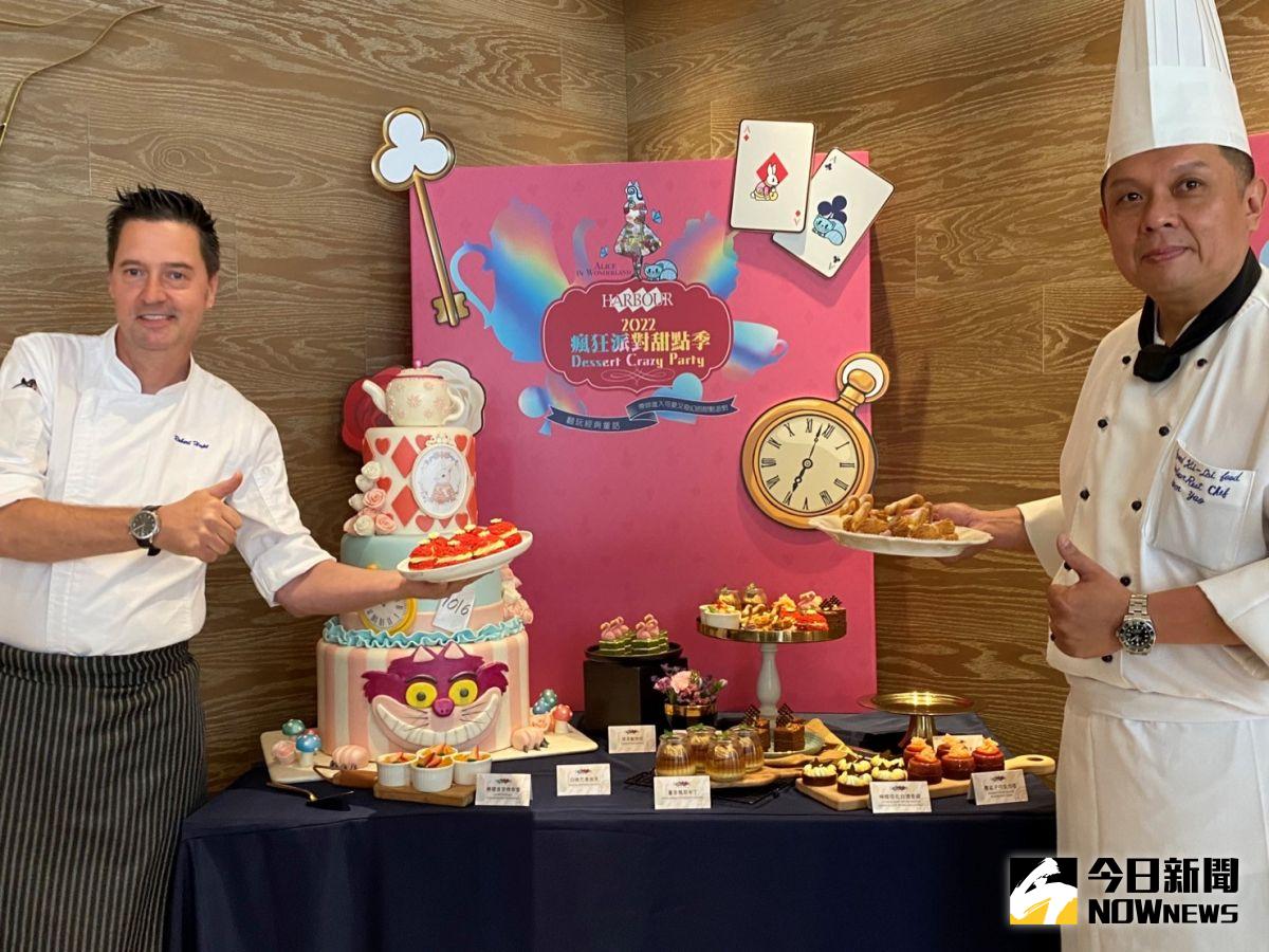 ▲漢來海港台中店4月推夢幻甜點季，由人氣主廚開發的八款兼具視覺與味覺的甜點，任你吃到飽。（圖／記者金武鳳攝，2022.4.8) 