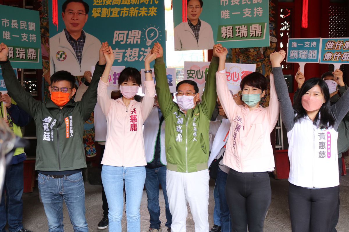 ▲立委陳亭妃、前立委洪慈庸及新北市議員擬參選人卓冠廷，今（8）日專程赴宜蘭市，力挺爭取民進黨宜蘭市長提名的賴瑞鼎。（圖／卓冠廷提供）