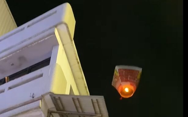 大甲鎮瀾宮放巨型天燈祈求疫情平息　飛2分鐘便墜毀
