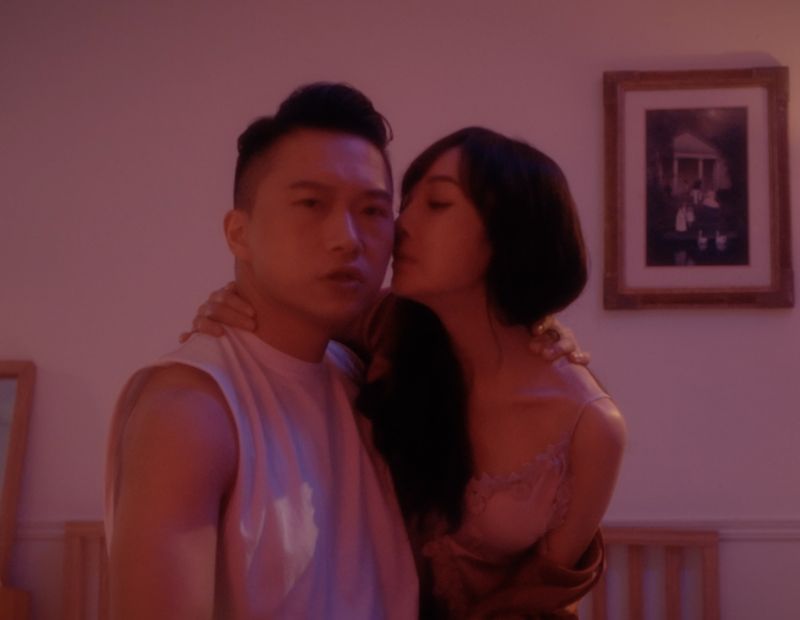 ▲周靄宏（左）的新歌《地方媽媽》MV，找來胡文英擔任女主角。（圖／周靄宏提供）