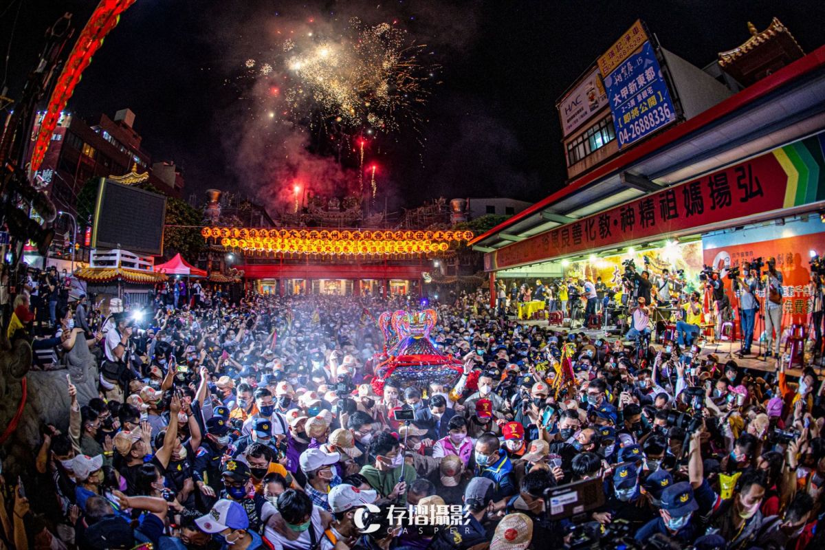 ▲大甲媽祖遶境活動，今天（8日）晚上11時許正式展開。（圖／《存摺攝影》王呈哲拍攝提供）