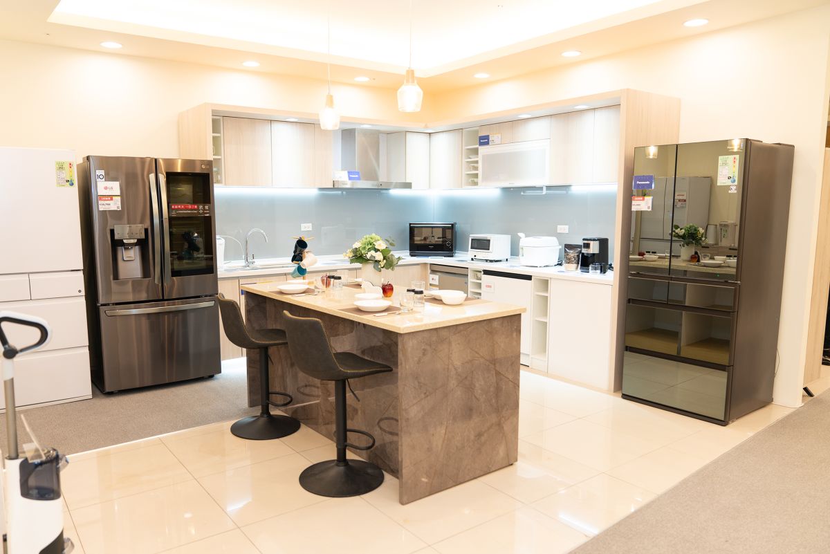 ▲燦坤宣布會員特典加碼延長至4/17，持紙本振興券最高享10%優惠，還有百萬起家金抽獎、超豪華滿額禮通通都延長！（圖／燦坤提供）