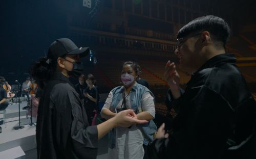 阿妹演唱會的素人嘉賓吳鎮安媽媽,竟然是她30年前的五燈獎對手。(圖/聲動娛樂提供) ▲阿妹演唱會的素人嘉賓吳鎮安媽媽,竟然是她30年前的五燈獎對手。(圖/聲動娛樂提供)