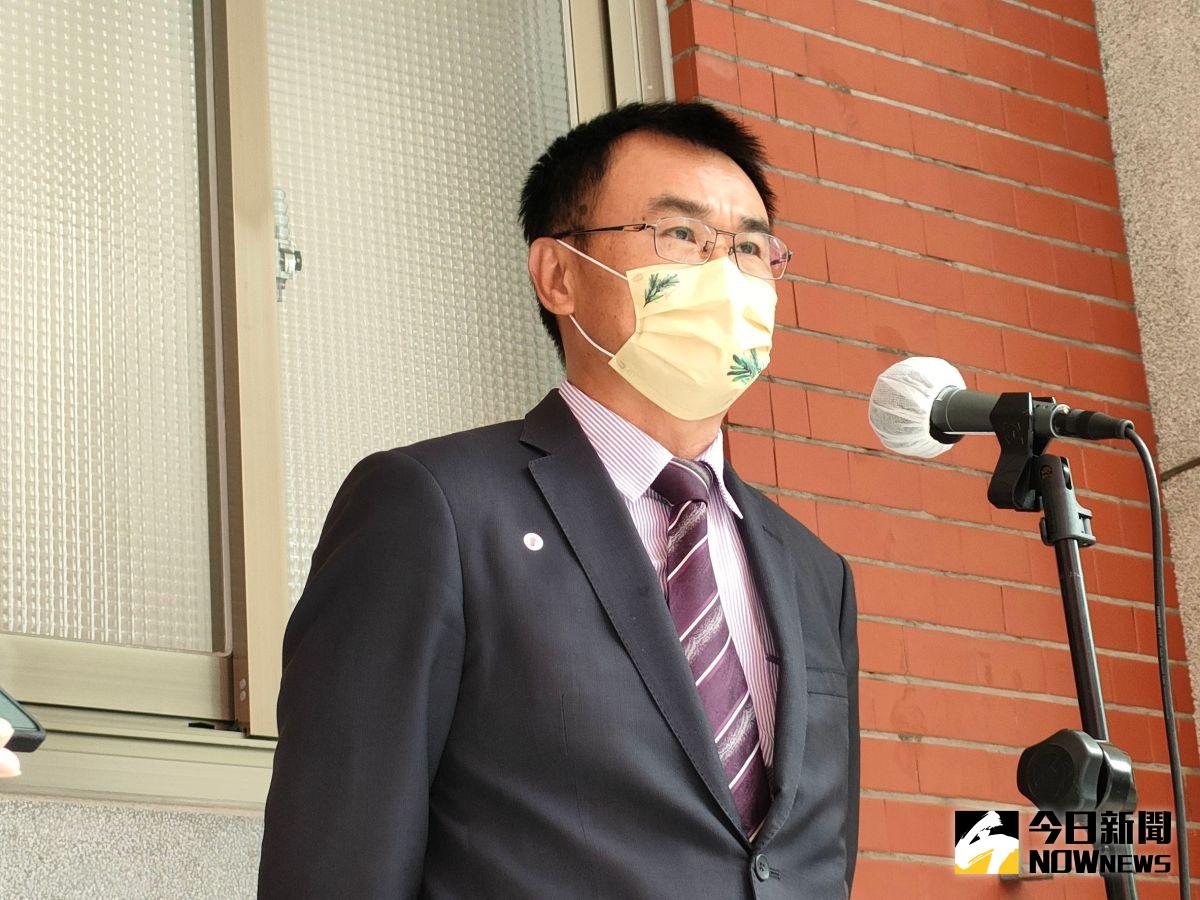 ▲今（11）日農委會主委陳吉仲強調，若無法進口雛雞跟雞蛋，國內養雞產業將無雞可用，開放進口皆經專家會議討論，確保疫情與糧食供應無虞。（圖／記者許若茵攝，2022.4.11）