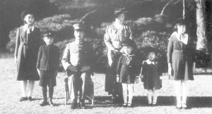 日本皇室香淳皇后 ▲在太平洋戰爭爆發前,昭和天皇一家人留影。(圖/翻攝自維基百科;每日新聞)
