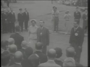日本皇室香淳皇后 ▲在二戰結束之後,香淳皇后會陪伴昭和天皇到全國視察。(圖/翻攝自富士電視台)