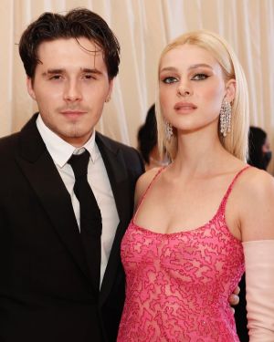 ▲布魯克林貝克漢和妮可拉佩茲婚禮因疫情延宕近2年。（圖／翻攝Nicola Peltz IG）