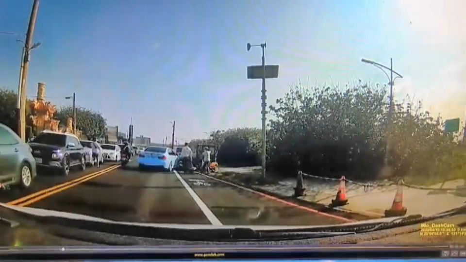 ▲棒球隊現跡桃園竹圍漁港？行車糾紛竟持球棒下車打人。（圖／記者李春台翻攝）