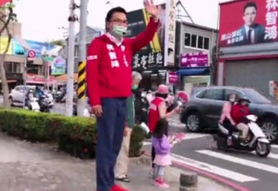 ▲同是鳳山人的政治評論員溫朗東今天PO文大力推薦市議員林智鴻，他呼籲鳳山市民在家等一通電話，換一次鳳山的未來！(圖／截自林智鴻臉書)