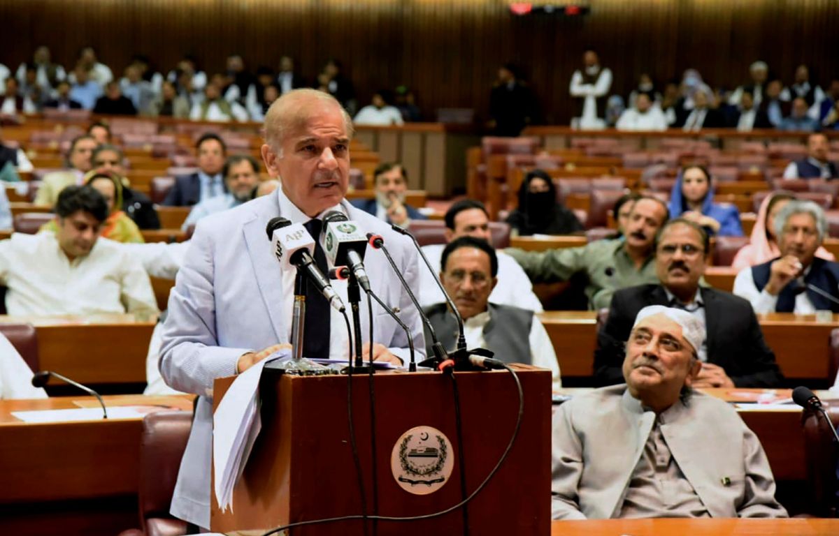 ▲巴基斯坦國會下議院「國民議會」選出夏巴茲．夏立夫擔任國家新總理，接替因不信任投票而下台的伊姆蘭汗。（圖／美聯社／達志影像）