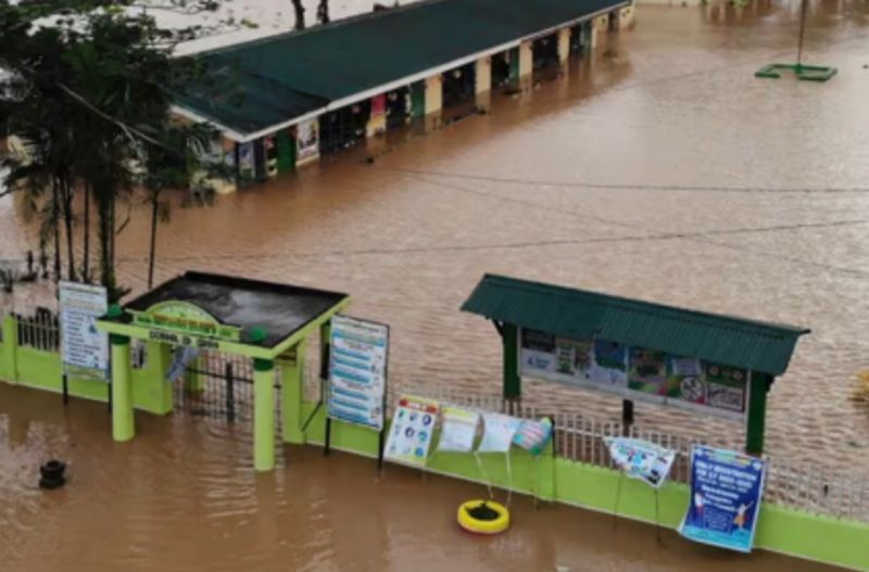 ▲梅姬颱風侵襲菲律賓東部和南部沿海地區，土石流和洪水災情至少已造成25人死亡。（圖／翻攝自南華早報）