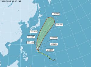 ▲馬勒卡颱風正位於轉彎點上，準備往東北方向前進，預期仍有增強空間，可望成長為中度颱風，但對台灣沒有威脅。（圖／中央氣象局）