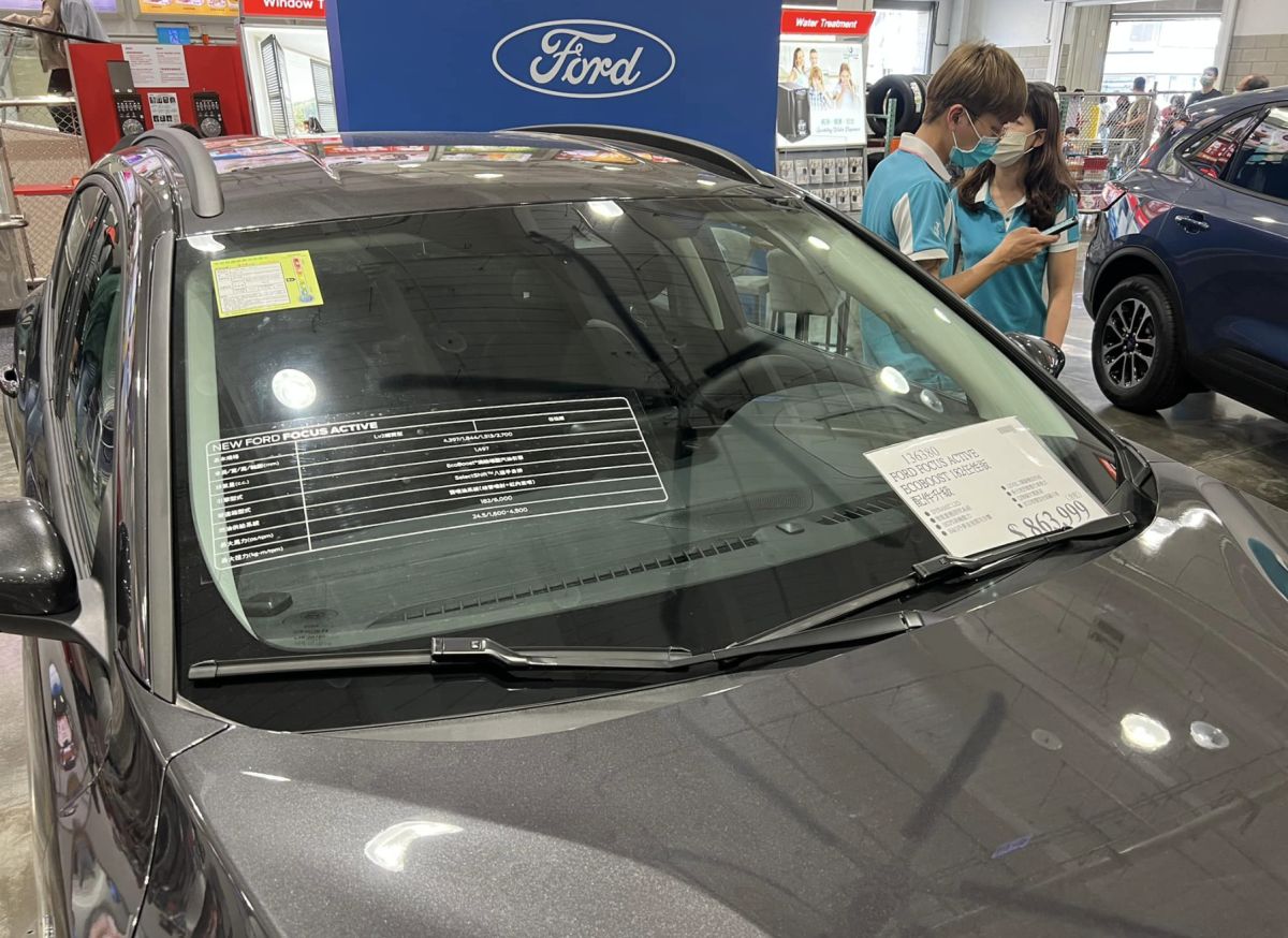 ▲有網友在賣場內看到福特汽車開賣，讓許多人好奇，在好市多買汽車是否也能開回家後退貨？（圖／翻攝自臉書社團「Costco好市多 商品經驗老實說」）