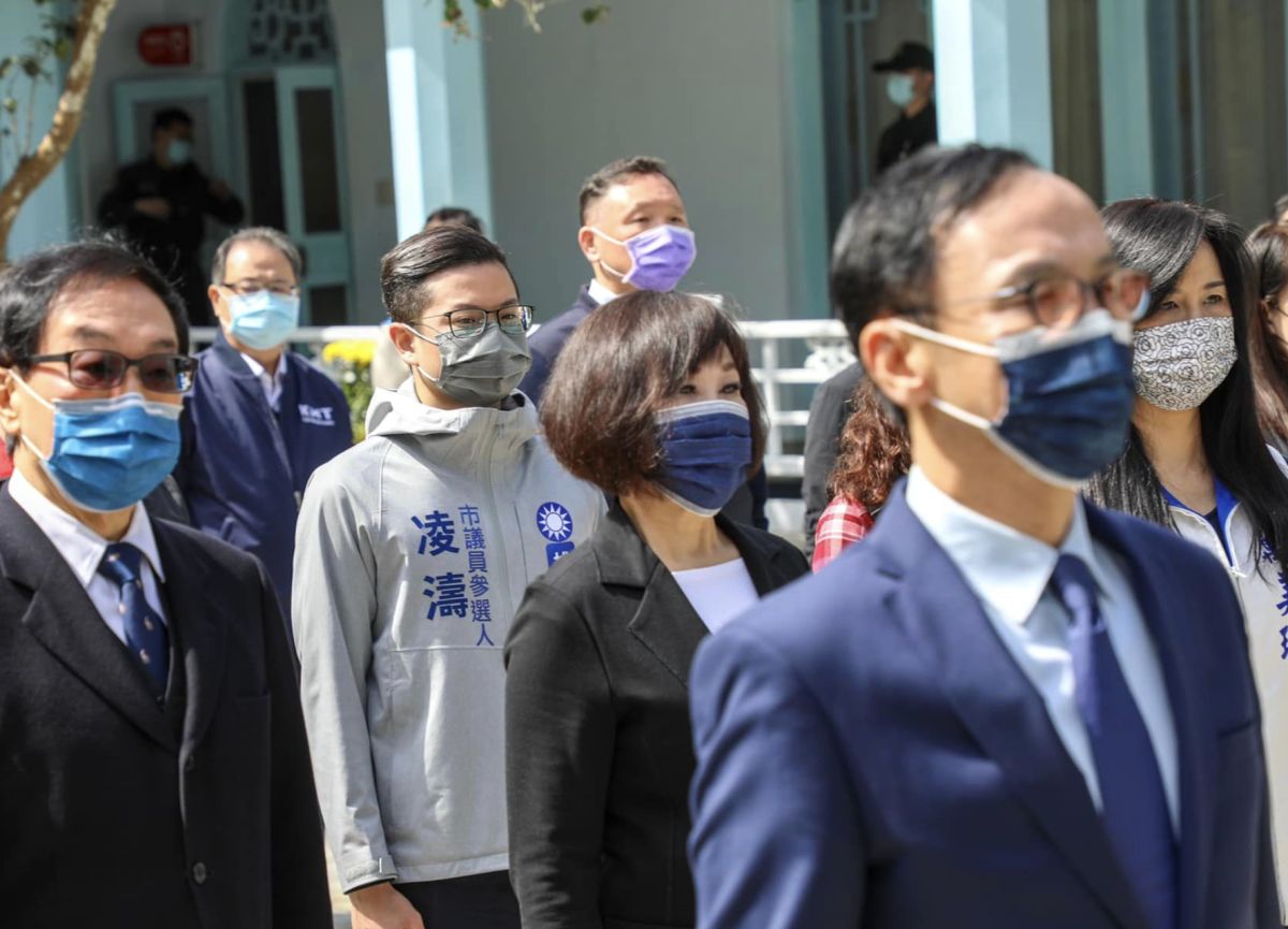 ▲桃園市議員擬參選人凌濤今（12）日指出，因為鄭運鵬太弱，民進黨才尋覓衛福部長陳時中空降參選。（圖／翻攝自臉書）