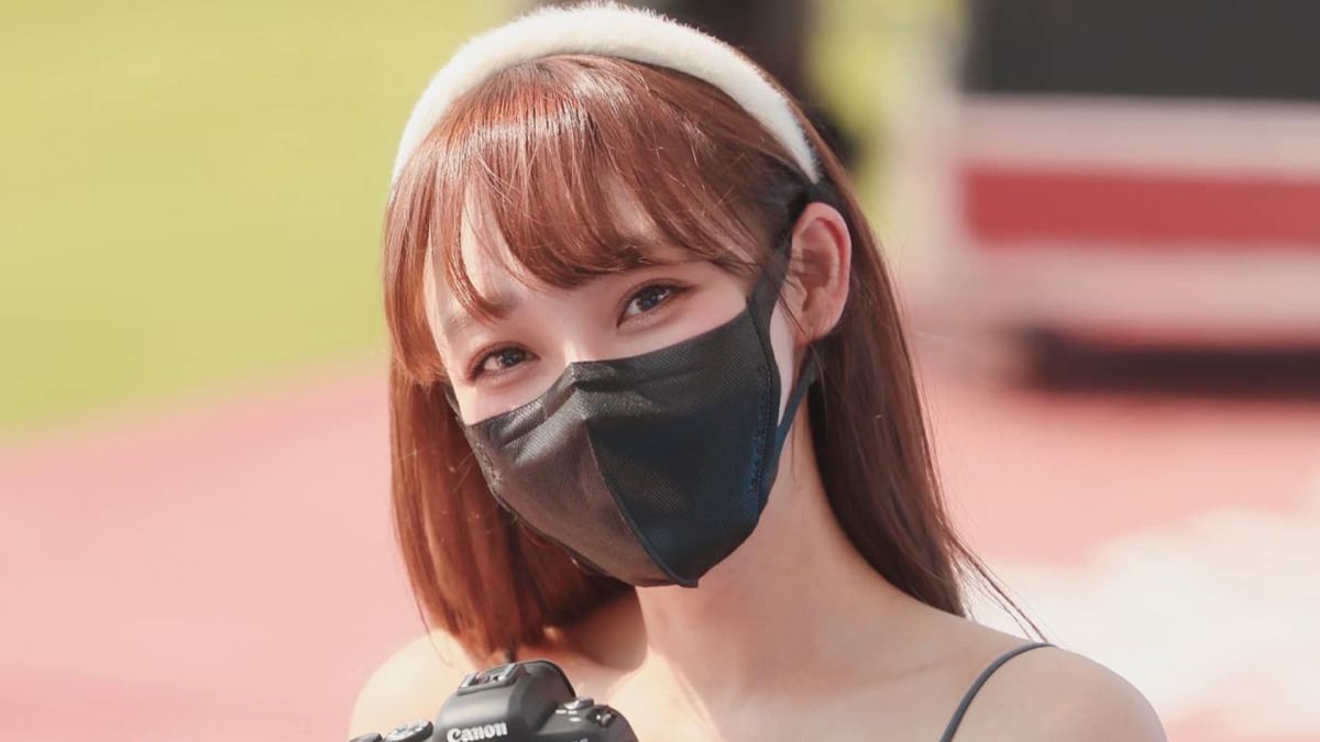 ▲桃園球場有正妹攝影師現蹤。（圖／林襄臉書）