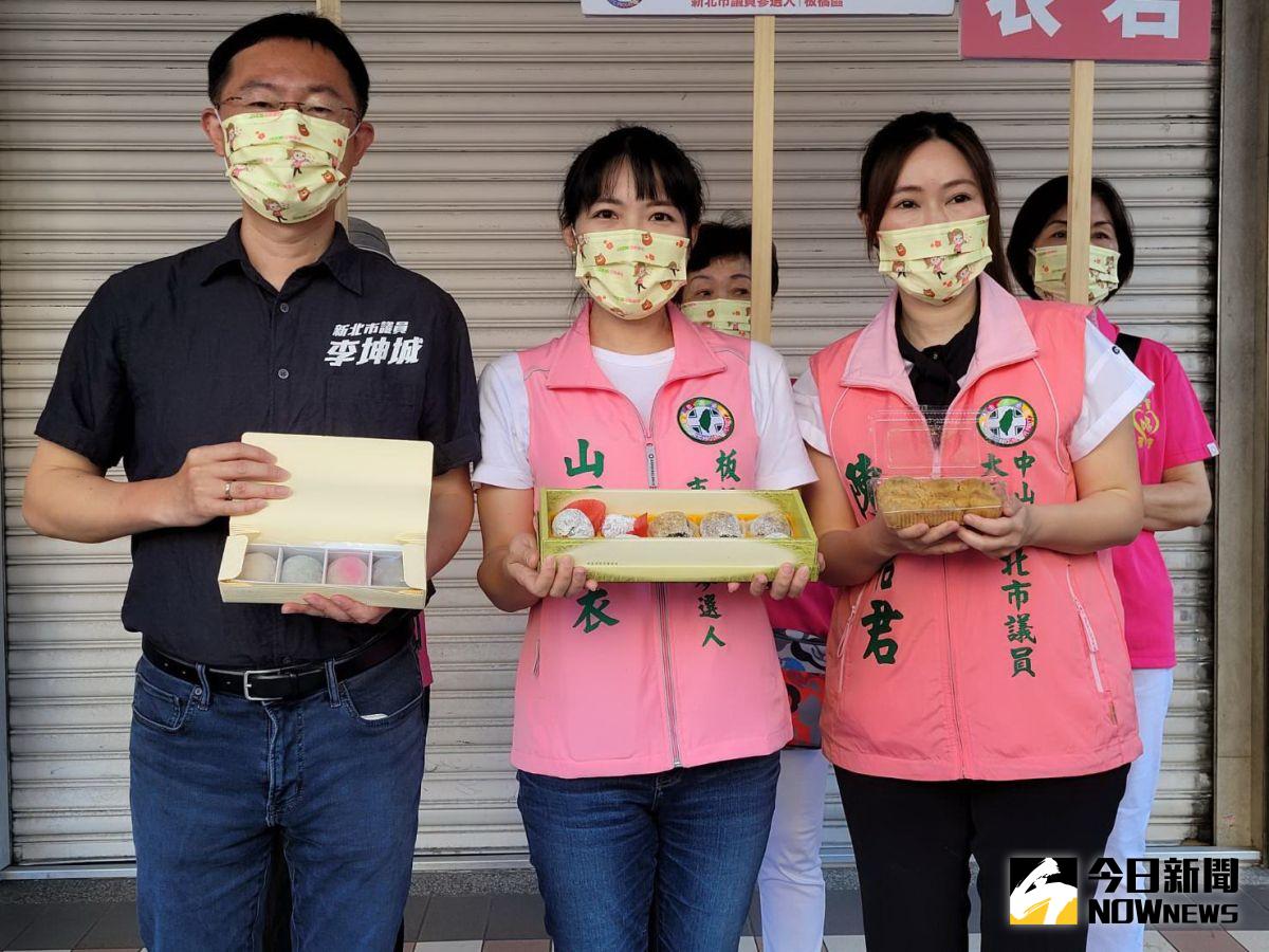 ▲新北市議員李坤城、山田摩衣與台北市議員陳怡君，各自準備選區內知名的台式、日式和客家的麻糬，象徵彼此是「好麻吉」外，也不難看出3人之間的好交情。（圖／記者陳志仁攝，2022.04.12）